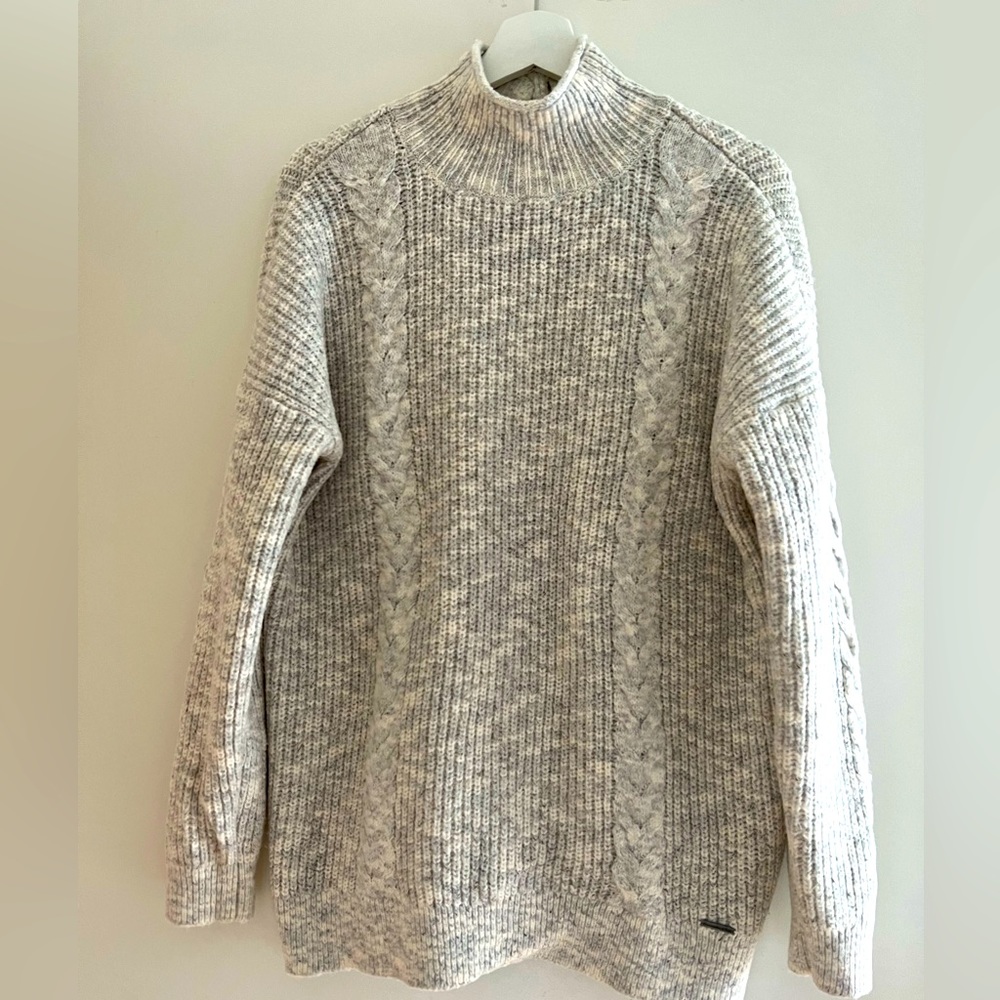 Abercrombie & Fitch Gray Button Back Sweater